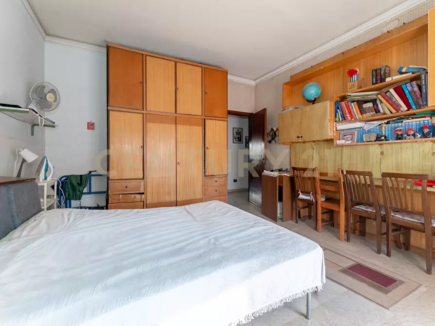 Immagine 37 di Pentalocale in vendita  in Via Fratelli Bandiera 13 a Gravina Di Catania