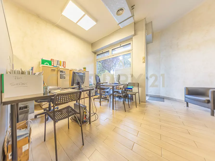 Immagine 8 di Locale commerciale in vendita  in VIA AUGUSTA GENINA 16 a Roma