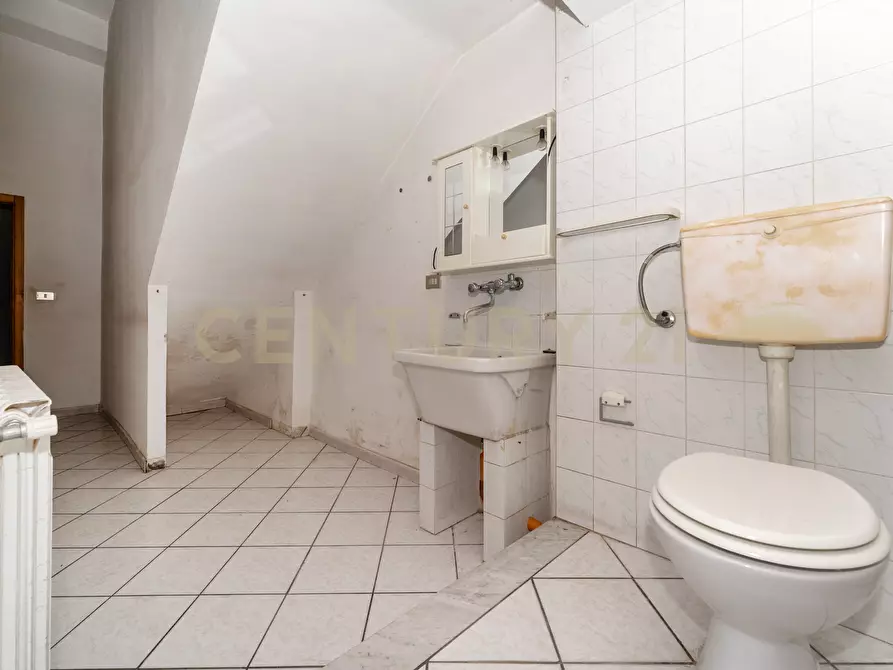 Immagine 25 di Quadrilocale in vendita  in Via P. Gobetti 8 a Adrano