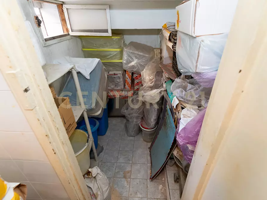 Immagine 22 di Locale commerciale in vendita  in Via Ulivi 87 a San Gregorio Di Catania