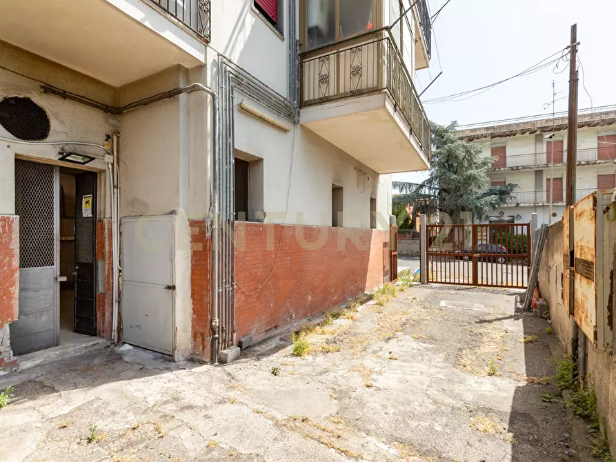 Immagine 24 di Locale commerciale in vendita  in Via Tiziano 10 a Gravina Di Catania