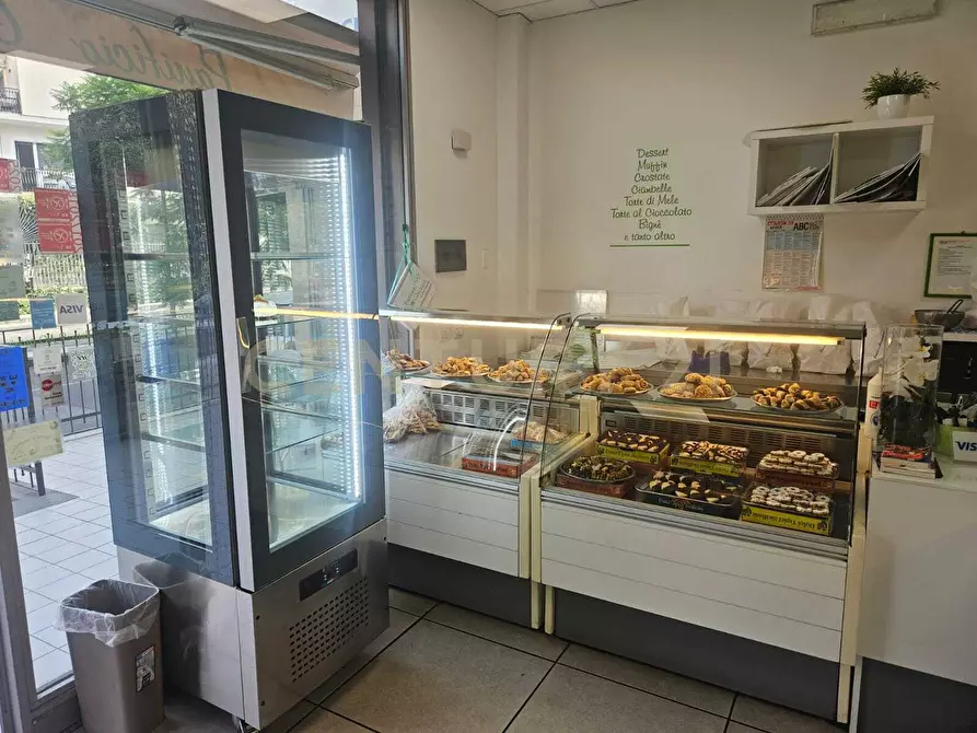 Immagine 1 di Attività commerciale in vendita  in Via Nuovalucello 156 a Catania