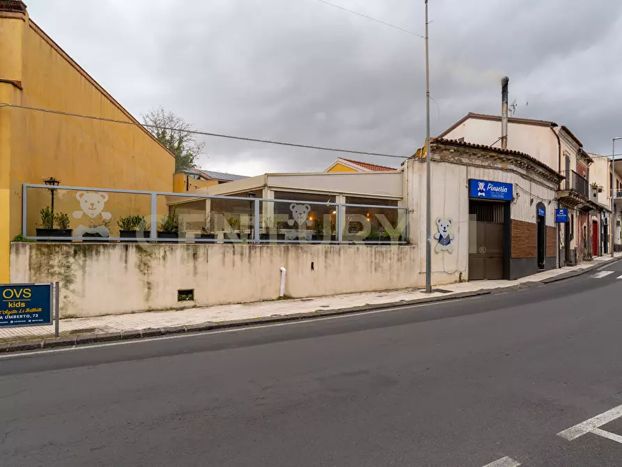 Immagine 3 di Pizzeria / Pub in vendita  in Via Umberto 80 a Sant'agata Li Battiati