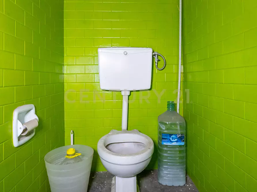 Immagine 12 di Locale commerciale in vendita  in Via Francesco Riso 72/C a Catania