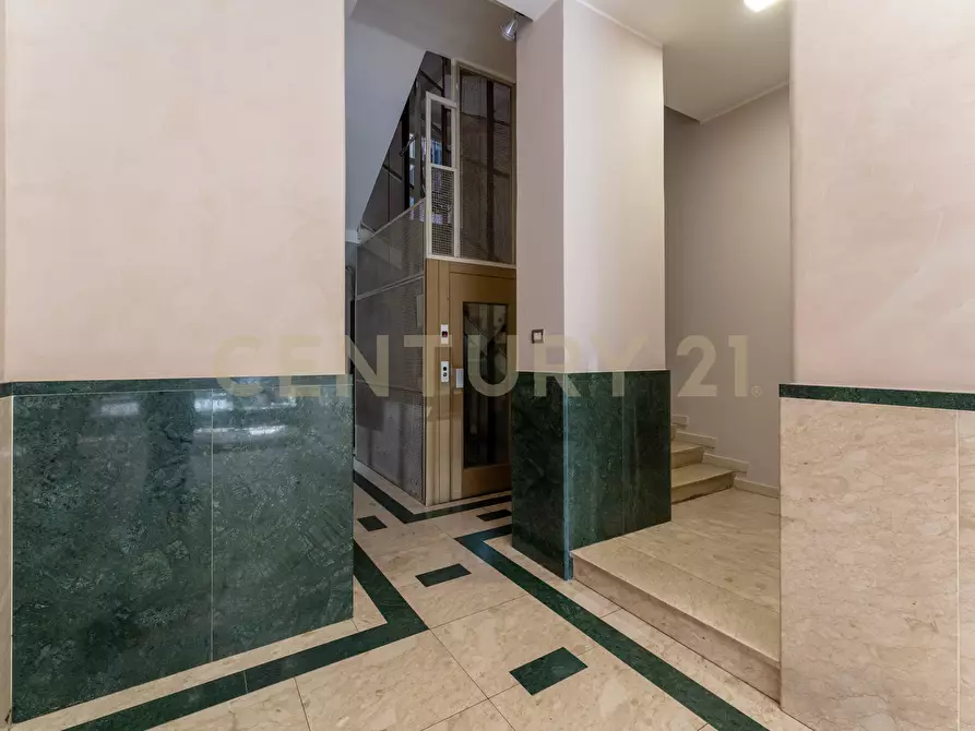 Immagine 13 di Pentalocale in vendita  in Corso delle Province 124 a Catania