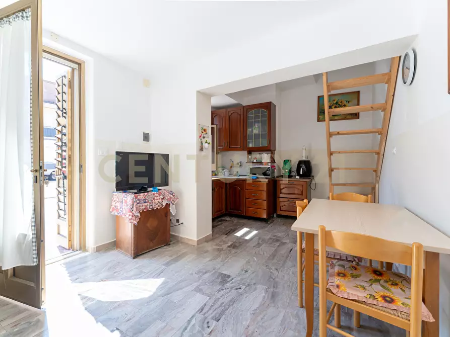 Immagine 13 di Villa in vendita  in Via Quartiere Longo 18 a Aci Castello