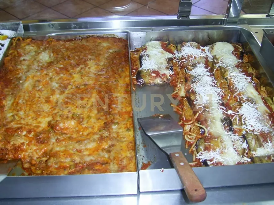 Immagine 29 di Pizzeria / Pub in vendita  in Via della Regione 1 a San Giovanni La Punta