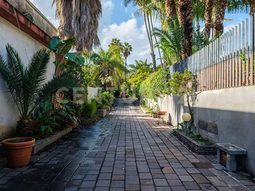 Immagine 35 di Villa in vendita  a Catania