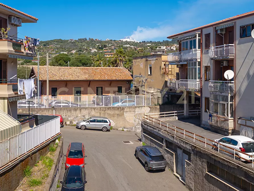 Immagine 30 di Trilocale in vendita  in Via Nazionale a Aci Castello