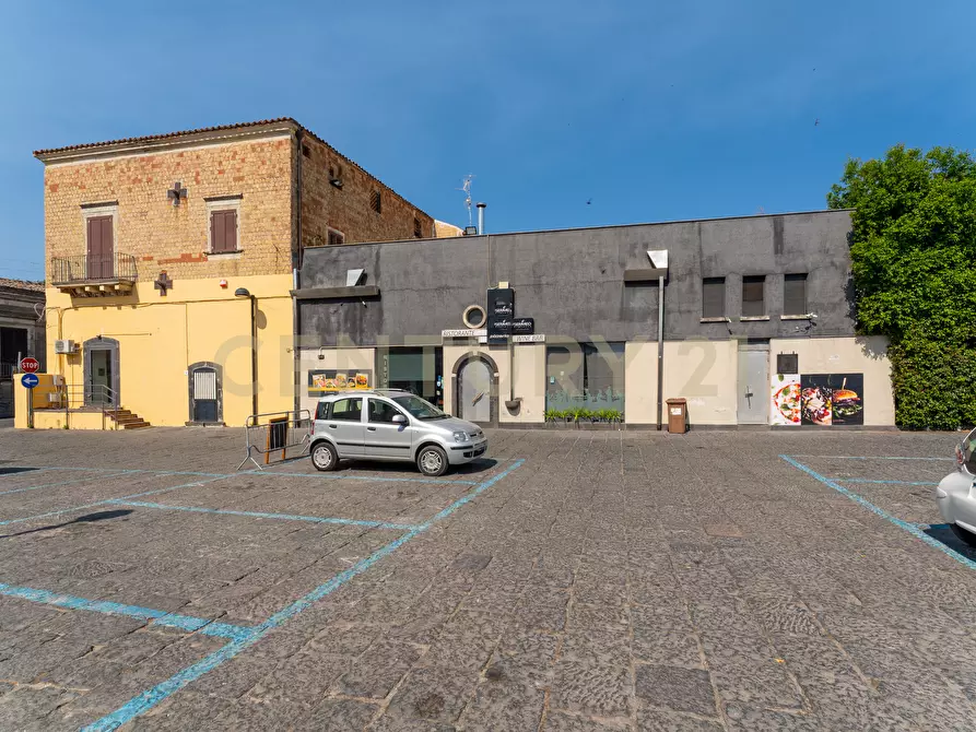 Immagine 3 di Casa indipendente in vendita  in Via Giuseppe Garibaldi 68-70-72 a Nicolosi