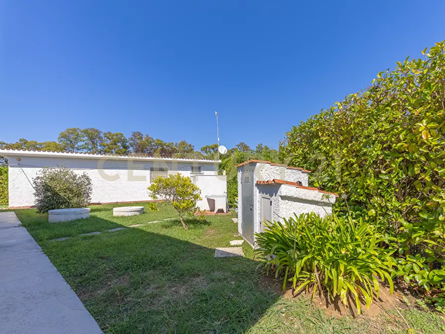 Immagine 53 di Villa in vendita  in Strada Isola Bella 43 a Latina