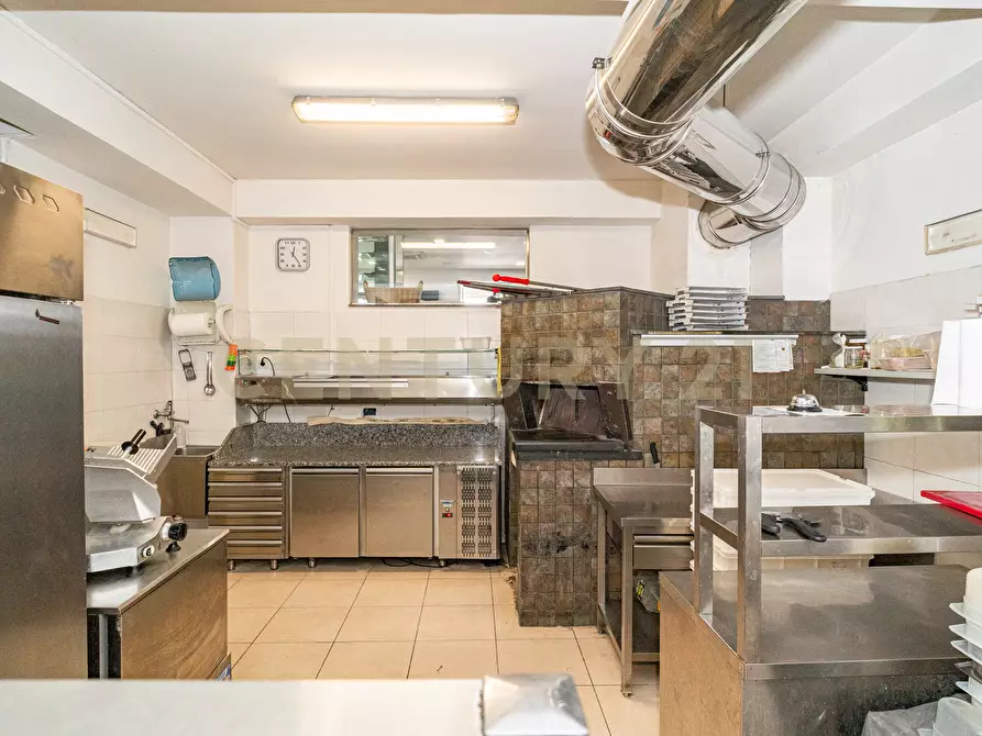 Immagine 1 di Pizzeria / Pub in vendita  in Piazza Don Diego snc a Pedara