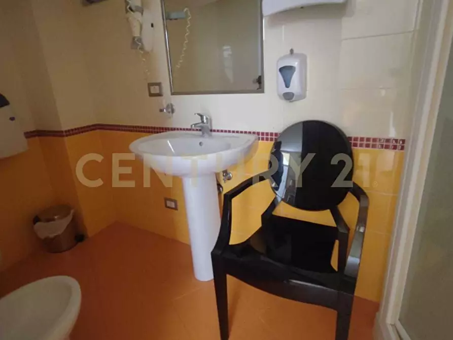 Immagine 8 di Palazzo in vendita  a Messina