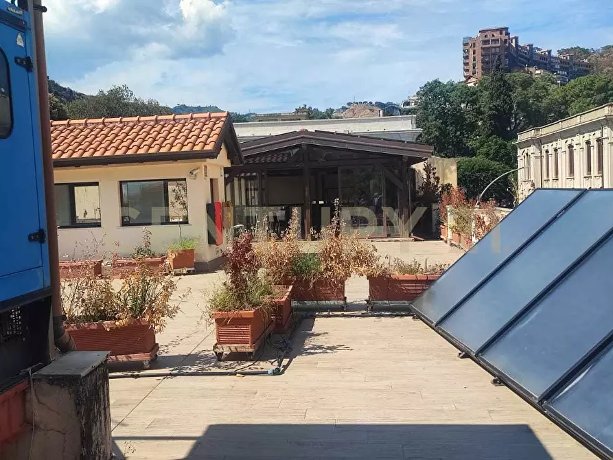 Immagine 38 di Palazzo in vendita  a Messina