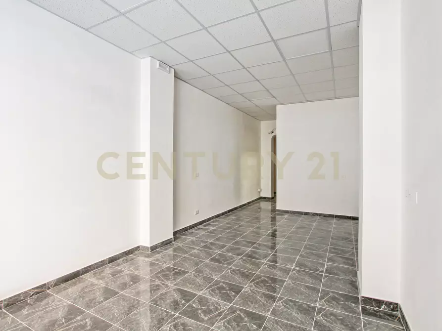 Immagine 5 di Locale commerciale in vendita  in Via Ruggero Fauro 21 a Roma