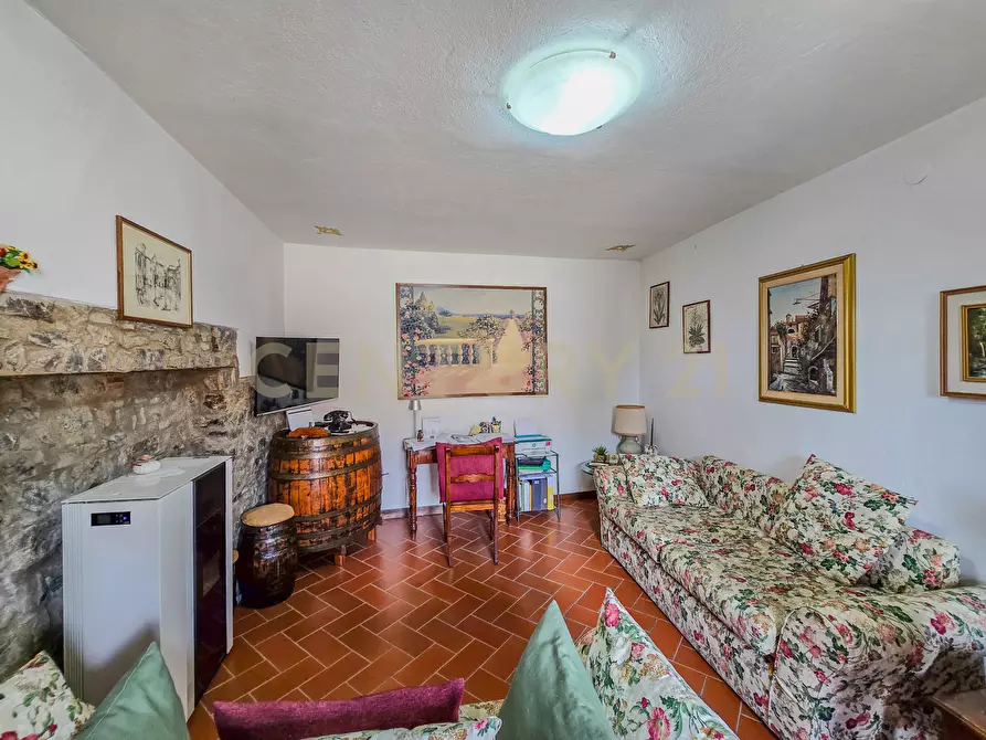 Immagine 7 di Casa bifamiliare in vendita  in Via Monte Rosa 1 a Semproniano