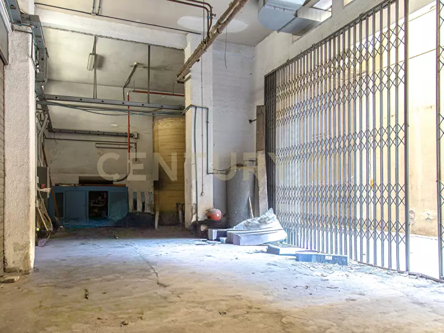 Immagine 10 di Locale commerciale in vendita  in Via Milano 93 a Catania