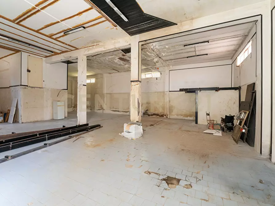Immagine 19 di Magazzino in vendita  in Via Antonio de Curtis 27 a Misterbianco