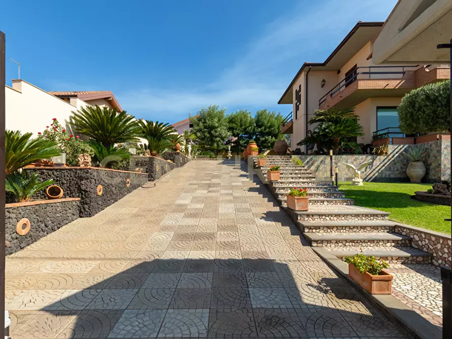 Immagine 12 di Villa in vendita  in Via Salemi 19 a Mascalucia