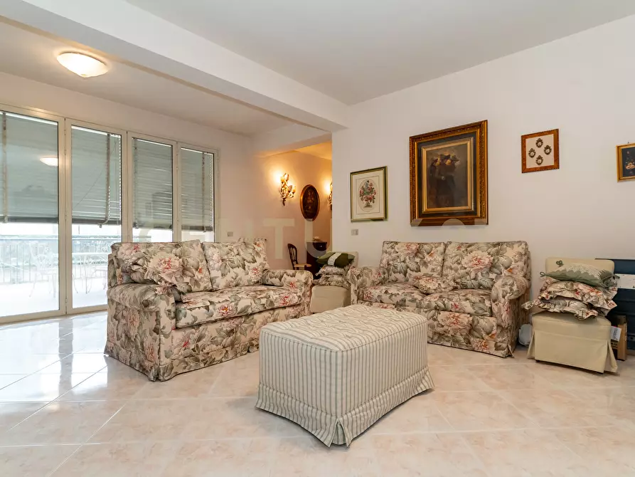 Immagine 5 di Pentalocale in vendita  in Via Archimede sn a Carlentini