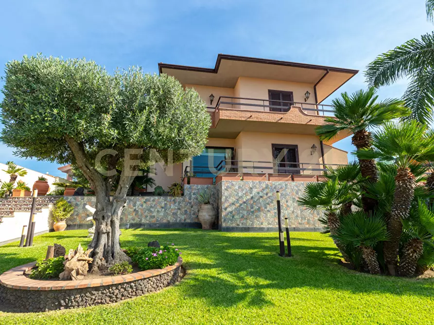 Immagine 1 di Villa in vendita  in Via Salemi 19 a Mascalucia