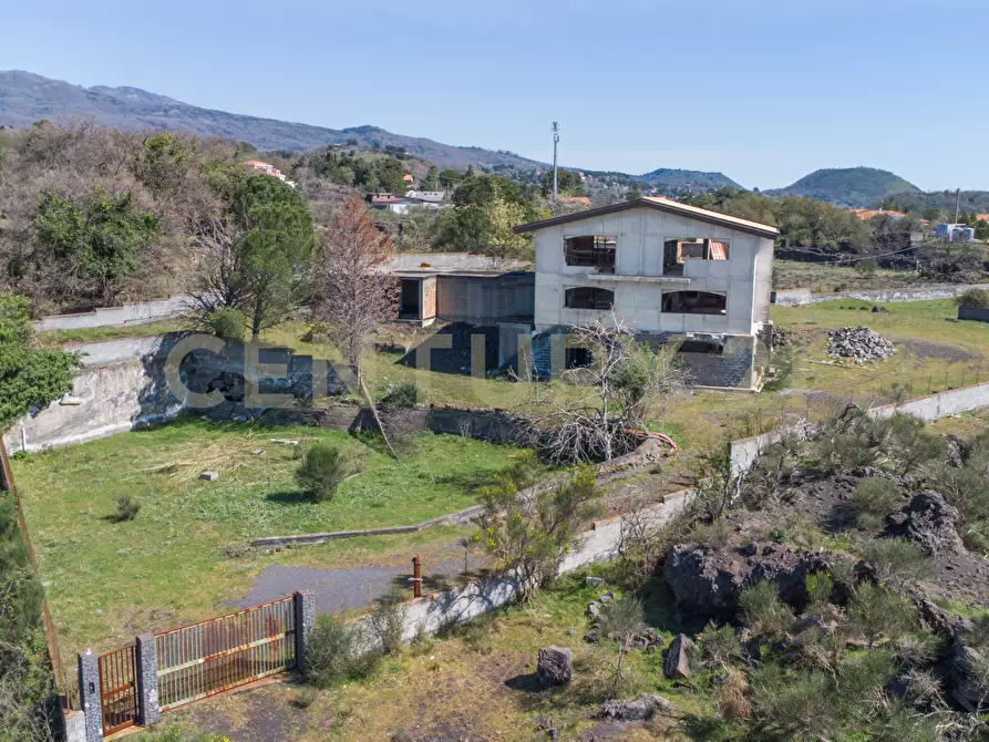 Immagine 7 di Palazzo in vendita  in Via dell'Aria snc a Pedara