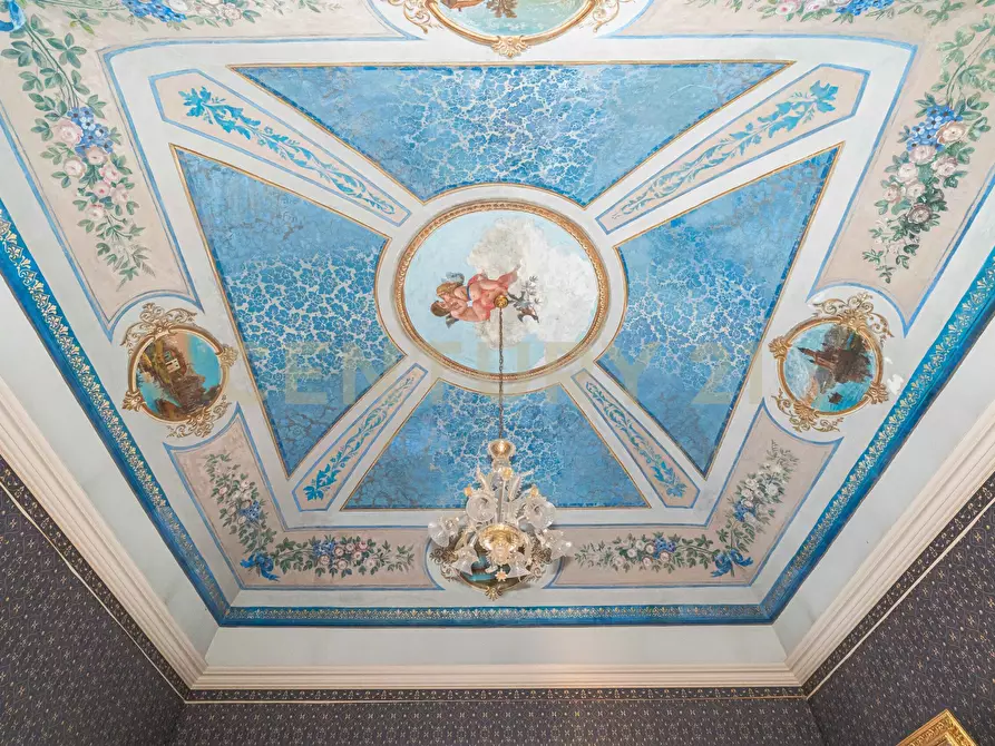Immagine 1 di Palazzo in vendita  in Via Orologio 3-6 a Palazzolo Acreide