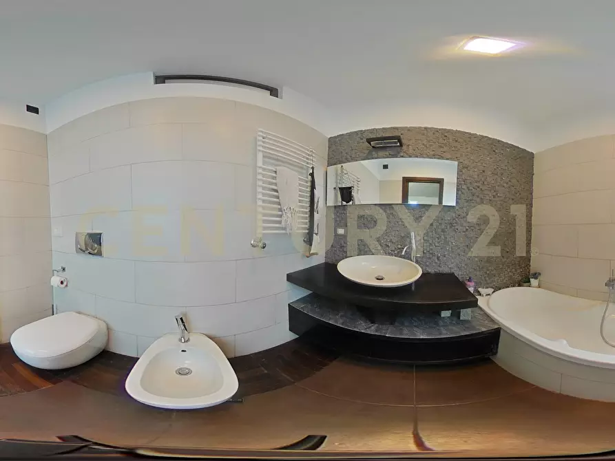 Immagine 72 di Attico in vendita  in Via Maria Gianni 85 a Catania