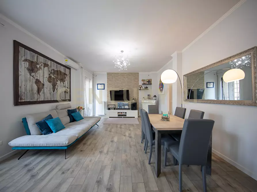 Immagine 3 di Quadrilocale in vendita  in Viale della Venezia Giulia 151 a Roma