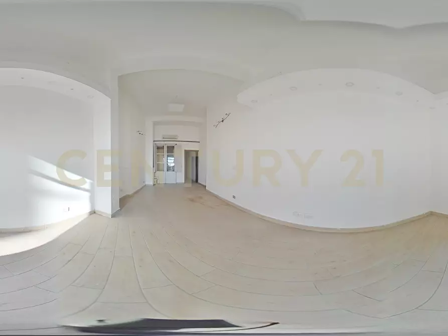 Immagine 17 di Locale commerciale in vendita  in Via Nizzeti 3 a Tremestieri Etneo