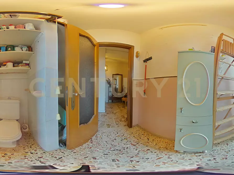 Immagine 40 di Pentalocale in vendita  in Via Messina 523 a Catania