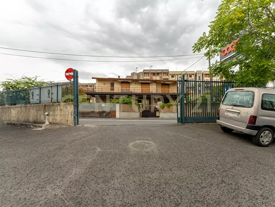 Immagine 10 di Locale commerciale in vendita  in Via Galermo 185 a Catania