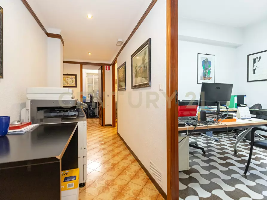 Immagine 13 di Pentalocale in vendita  in Via Grazia Deledda 2 a Catania