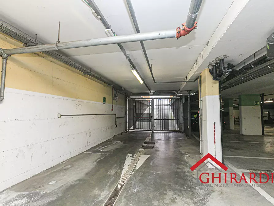 Immagine 11 di Garage in affitto  in Via Bombrini a Genova