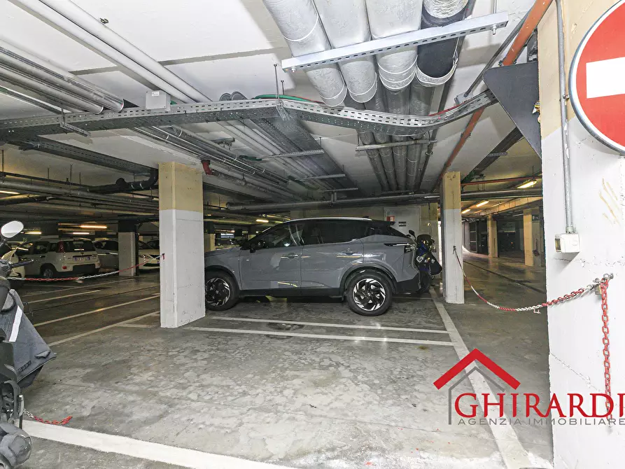 Immagine 13 di Garage in vendita  in Via Bombrini a Genova