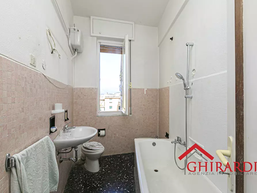 Immagine 19 di Bilocale in vendita  in Via Antonio Sant'Elia 21 a Genova