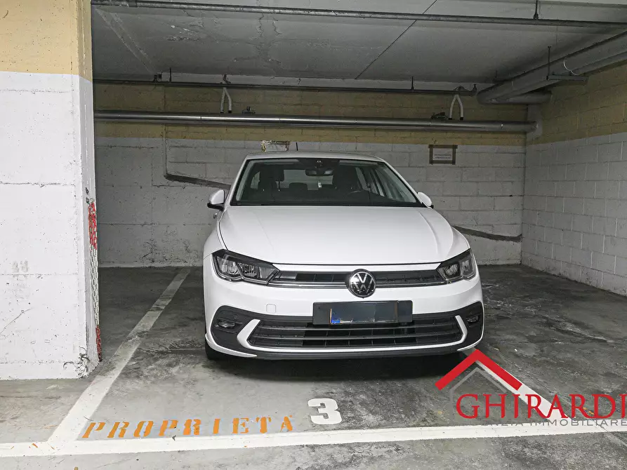Immagine 25 di Garage in vendita  in Via Bombrini a Genova