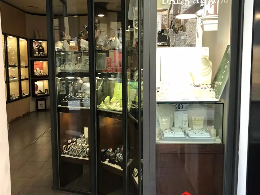 Immagine 3 di Locale commerciale in affitto  in VIA SESTRI 38R-40R a Genova