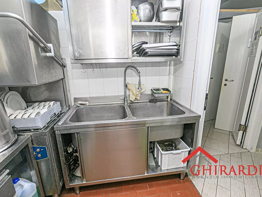 Immagine 20 di Locale commerciale in vendita  in VIA SALUCCI 13-15R a Genova