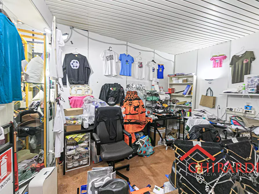 Immagine 5 di Attività commerciale in vendita  in VICO CAMPETTO 3/5 R a Genova