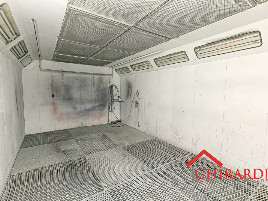 Immagine 14 di Attività artigianale in vendita  in VIA VEZZANI 210R a Genova