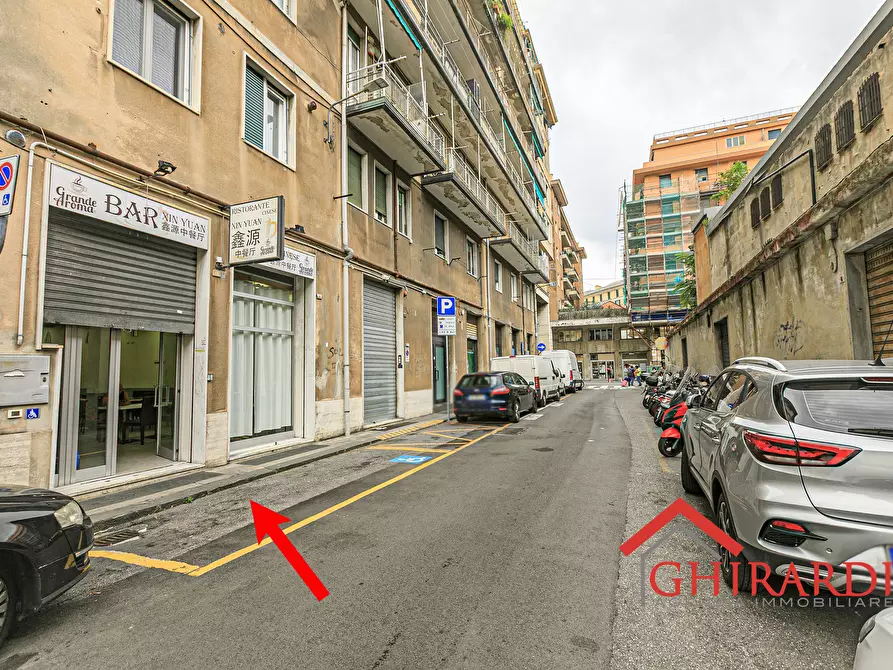 Immagine 31 di Locale commerciale in vendita  in VIA SALUCCI 13-15R a Genova