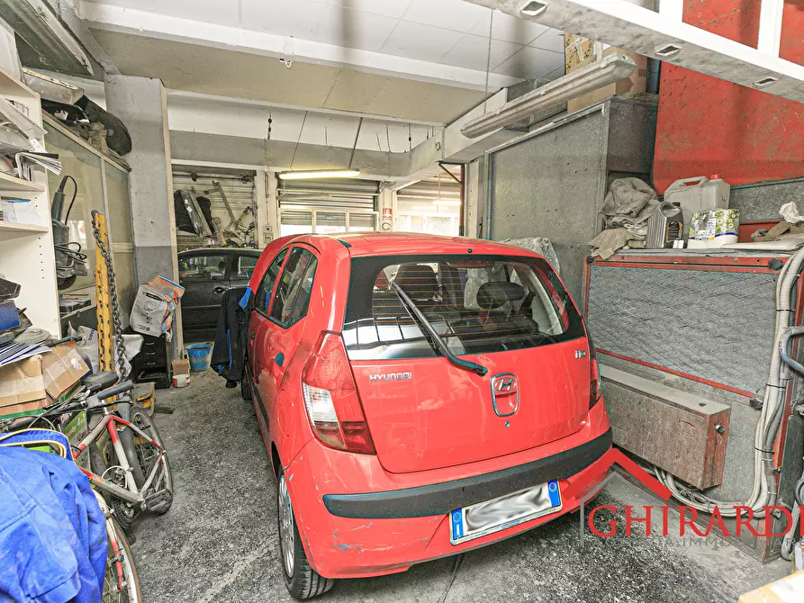 Immagine 10 di Attività artigianale in vendita  in VIA VEZZANI 210R a Genova