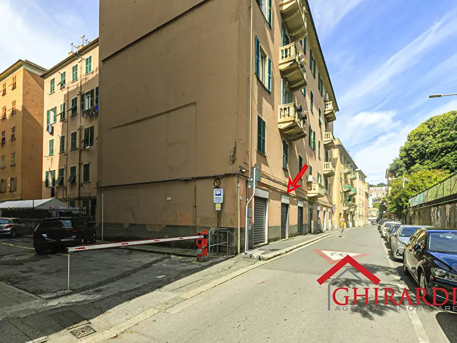 Immagine 18 di Magazzino in vendita  in Via Vado a Genova