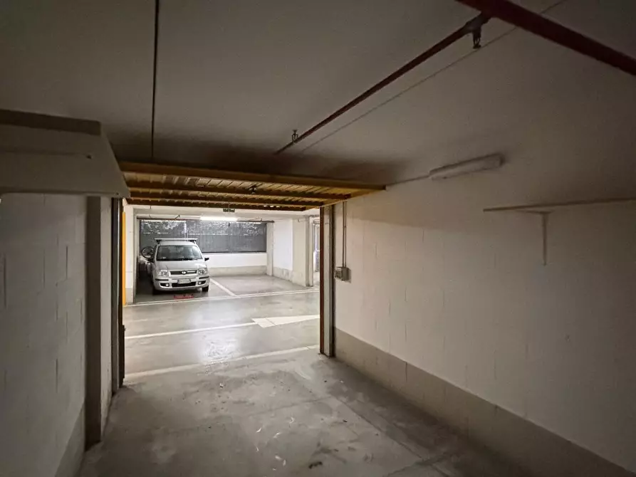 Immagine 9 di Garage in vendita  in Via Emanuele Ferro a Genova