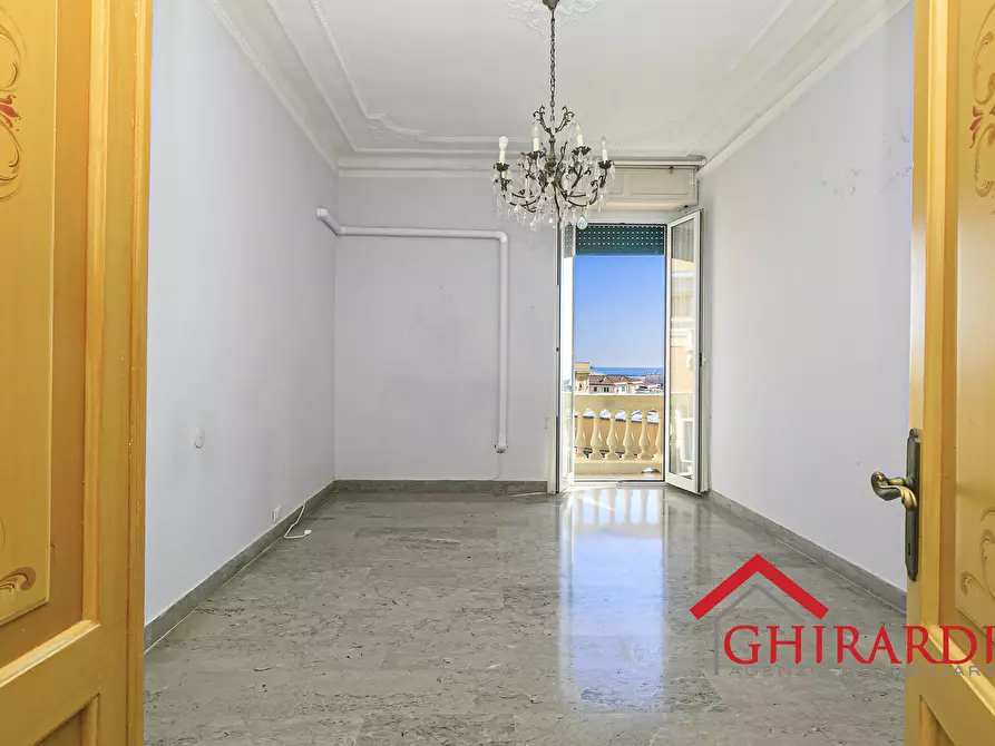 Immagine 13 di Quadrilocale in vendita  in Piazza Cristoforo Bonavino 11 a Genova