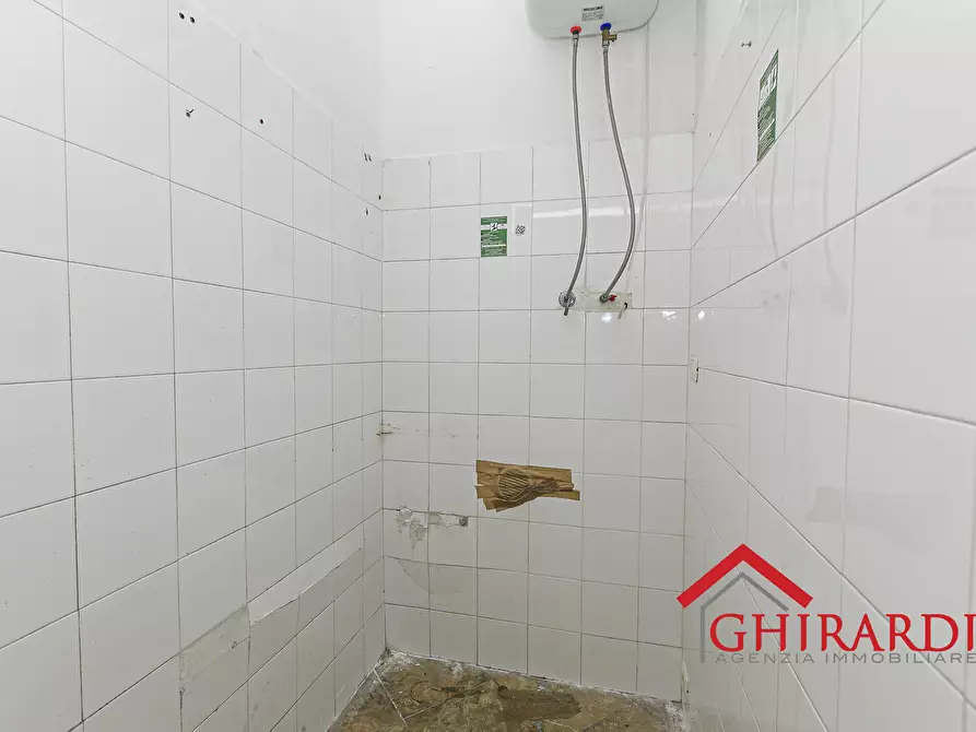 Immagine 19 di Locale commerciale in affitto  in Piazza Francesco Baracca 34r a Genova