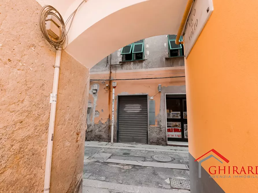 Immagine 15 di Locale commerciale in affitto  in VIA R. A. VIGNA 25R a Genova
