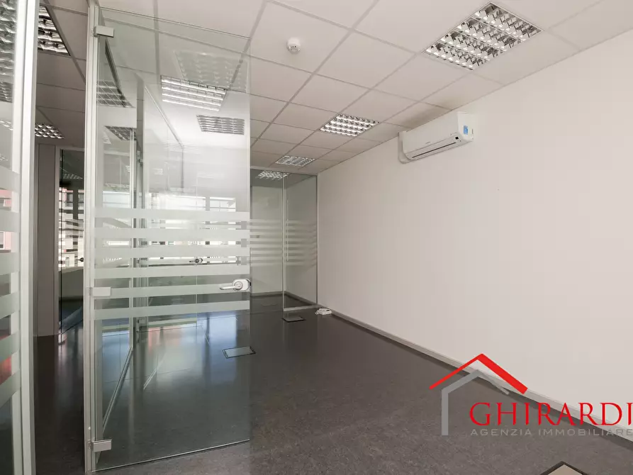 Immagine 8 di Ufficio in vendita  in VIA E. ALBARETO 21 a Genova