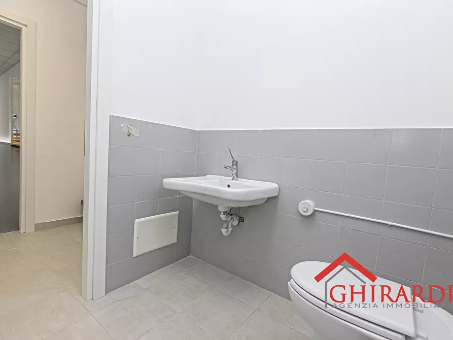 Immagine 33 di Ufficio in affitto  in Via Enrico Albareto 21 a Genova